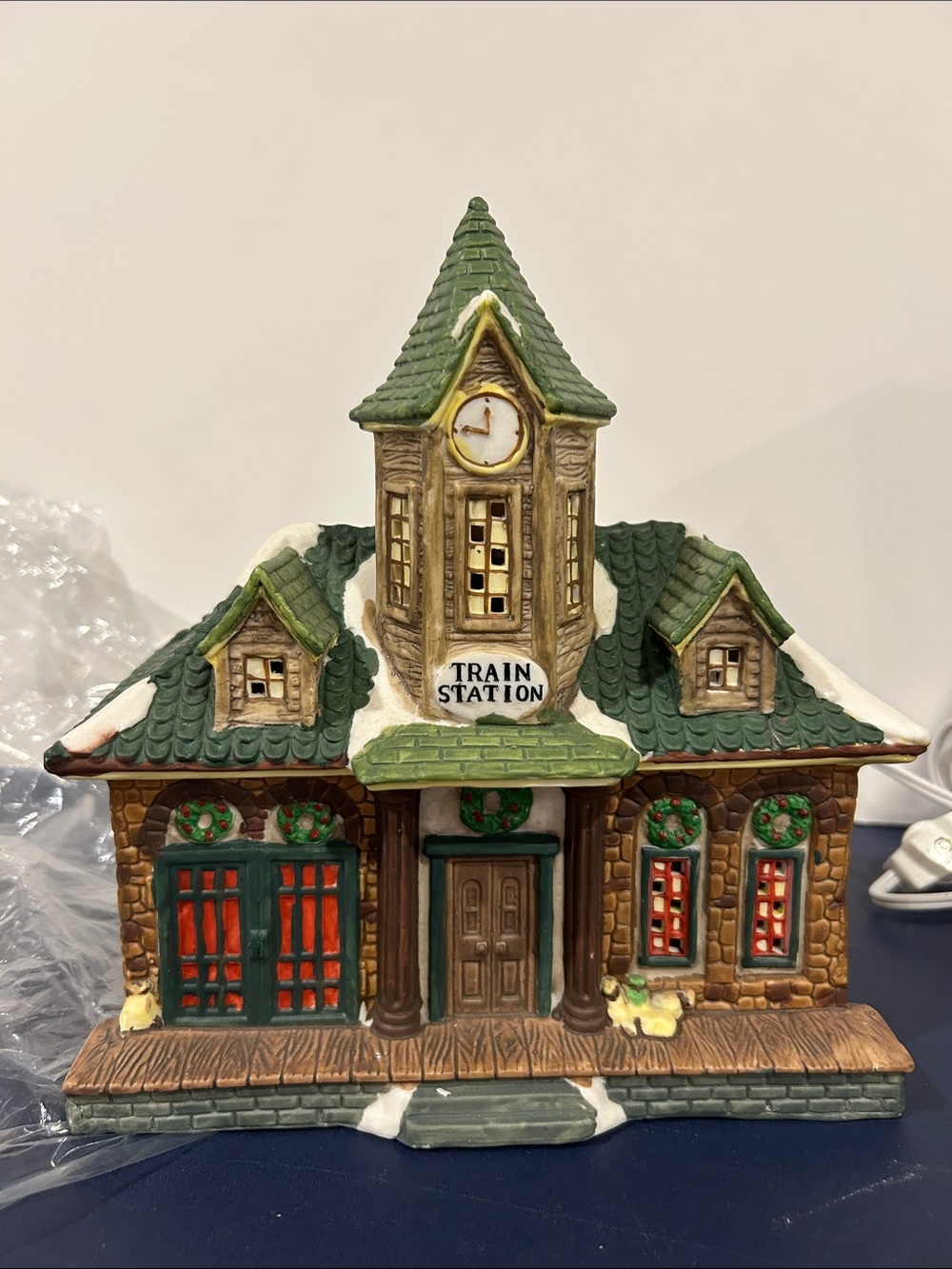 Dickens Collectable Victorian Series Porcelain lighted Train station Figurine